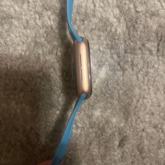 Apple Watch Series 4 40mm Rose Gold Aluminum - Picture 5 of 8